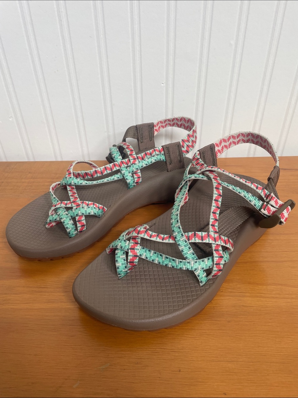 Chaco Women's Brown Sandals with Mint & Coral Patterned Straps Women’s Sz 8